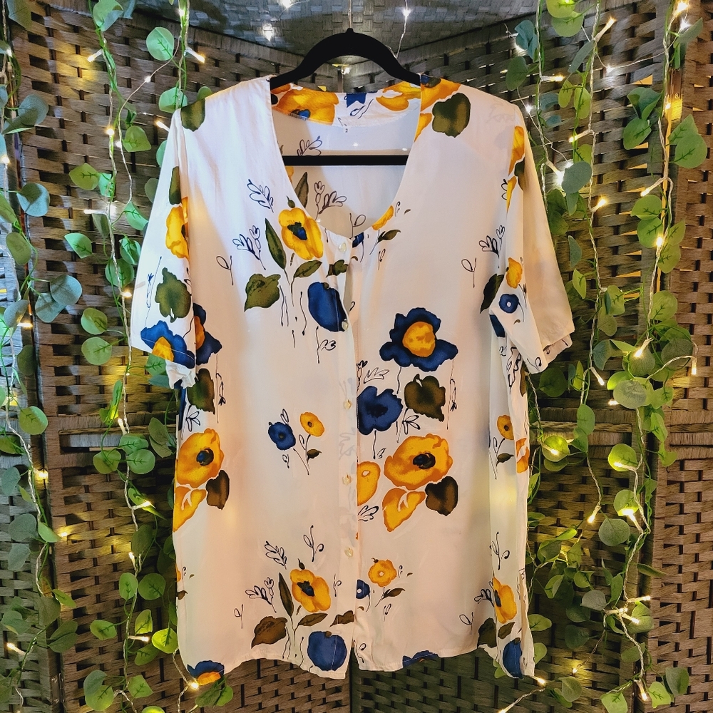 Floral print short sleeve blouse button up.  approx size 16